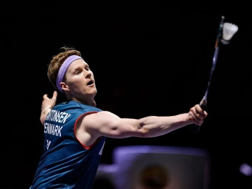 Bất ngờ lớn tại Japan Open 2025 khi hạt giống số 2 Anders Antonsen để thua Lei Lanxi ngay vòng 1, nối gót Kunlavut Vitidsarn dừng bước sớm trước các tay vợt Trung Quốc.