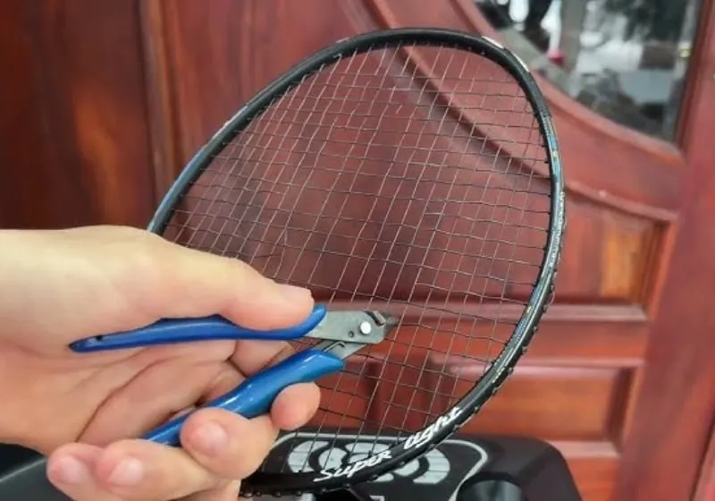 Cách cắt lưới vợt cầu lông