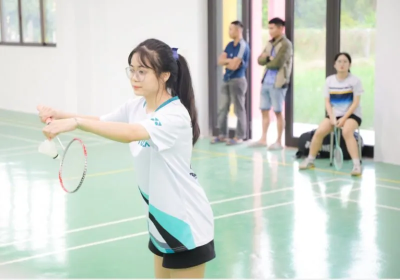 chơi cầu lông có giúp tăng chiều cao không